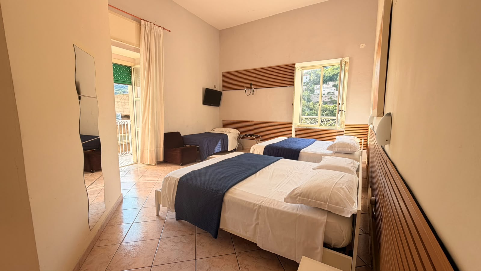 Camera Quadrupla Base Hotel Vietri Coast